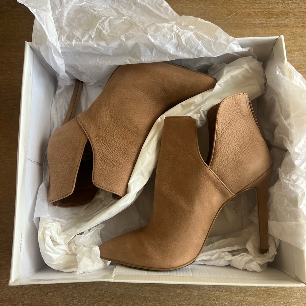 Steve Madden Dip Tan Nubuck heeled boots size 5.5